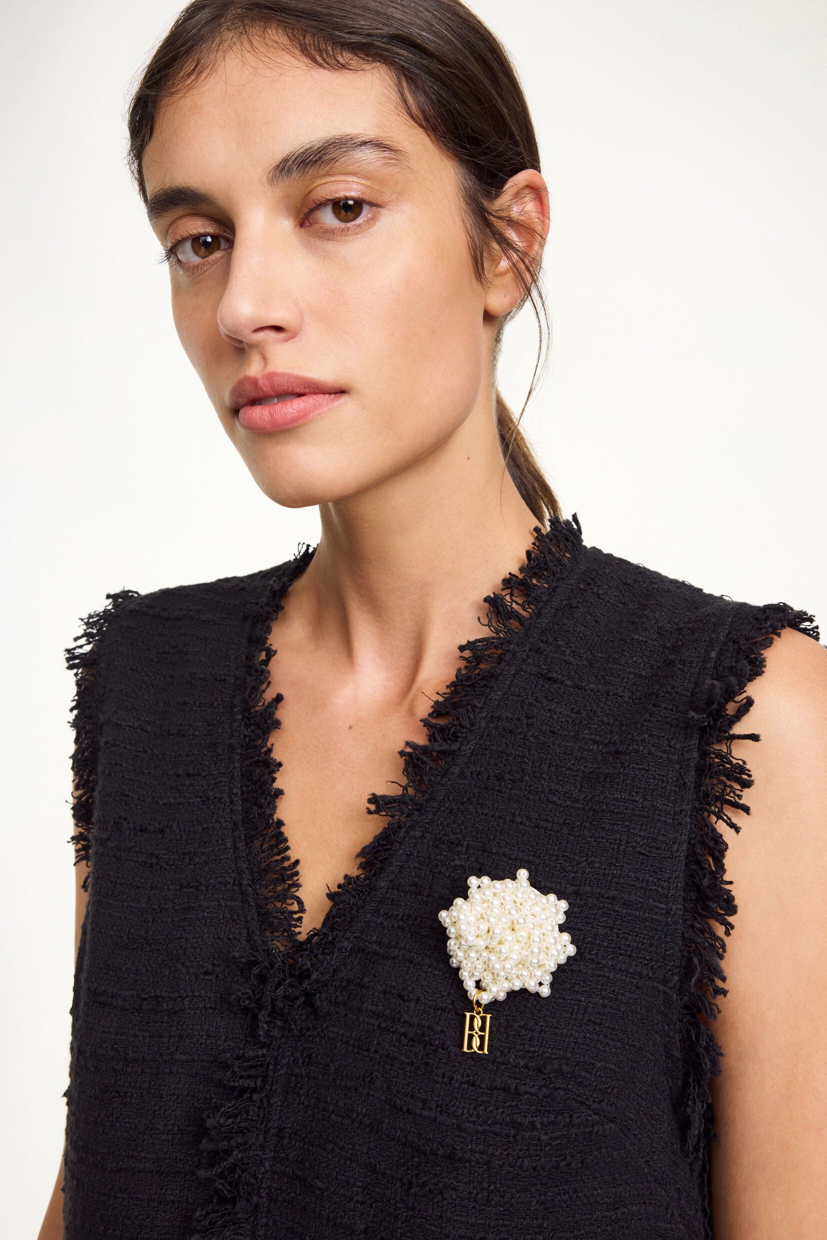 By Malene Birger Helea Small, Soft White, Brosche
