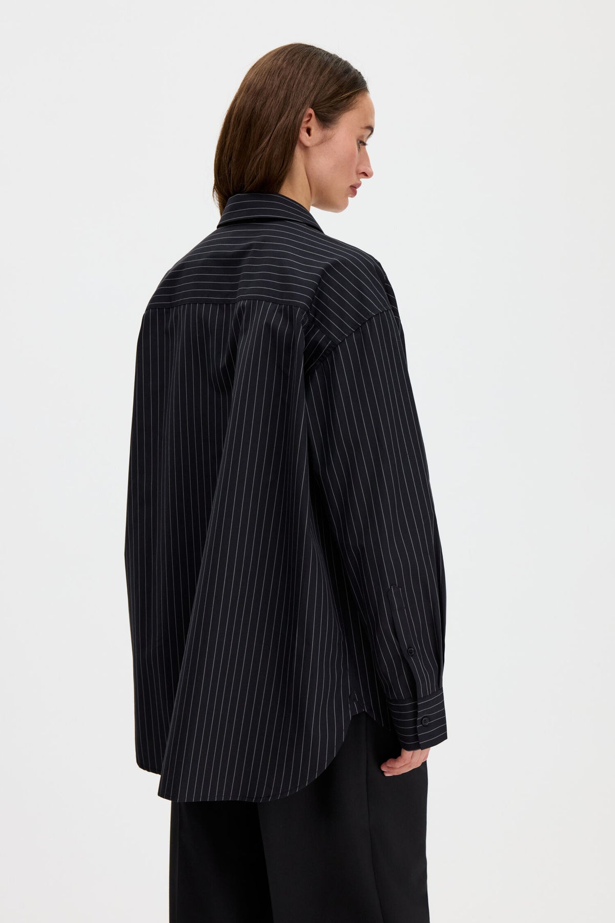 Filippa K Sammy Poplin Anthracite Jacke in Pinstripe Shirt – Ansicht 3