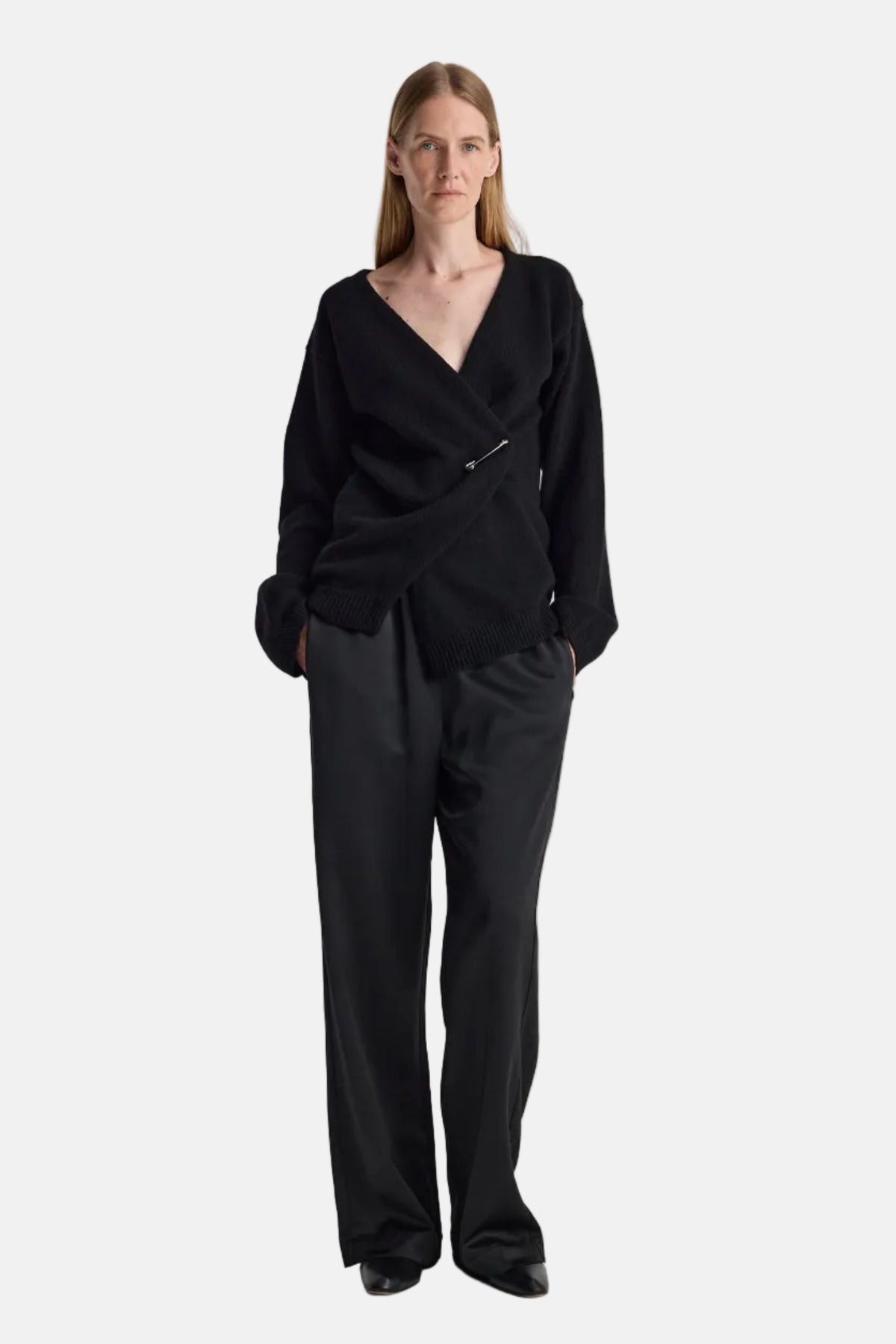 Róhe Off-Shoulder Wrap Cardigan in Black, Ansicht 2
