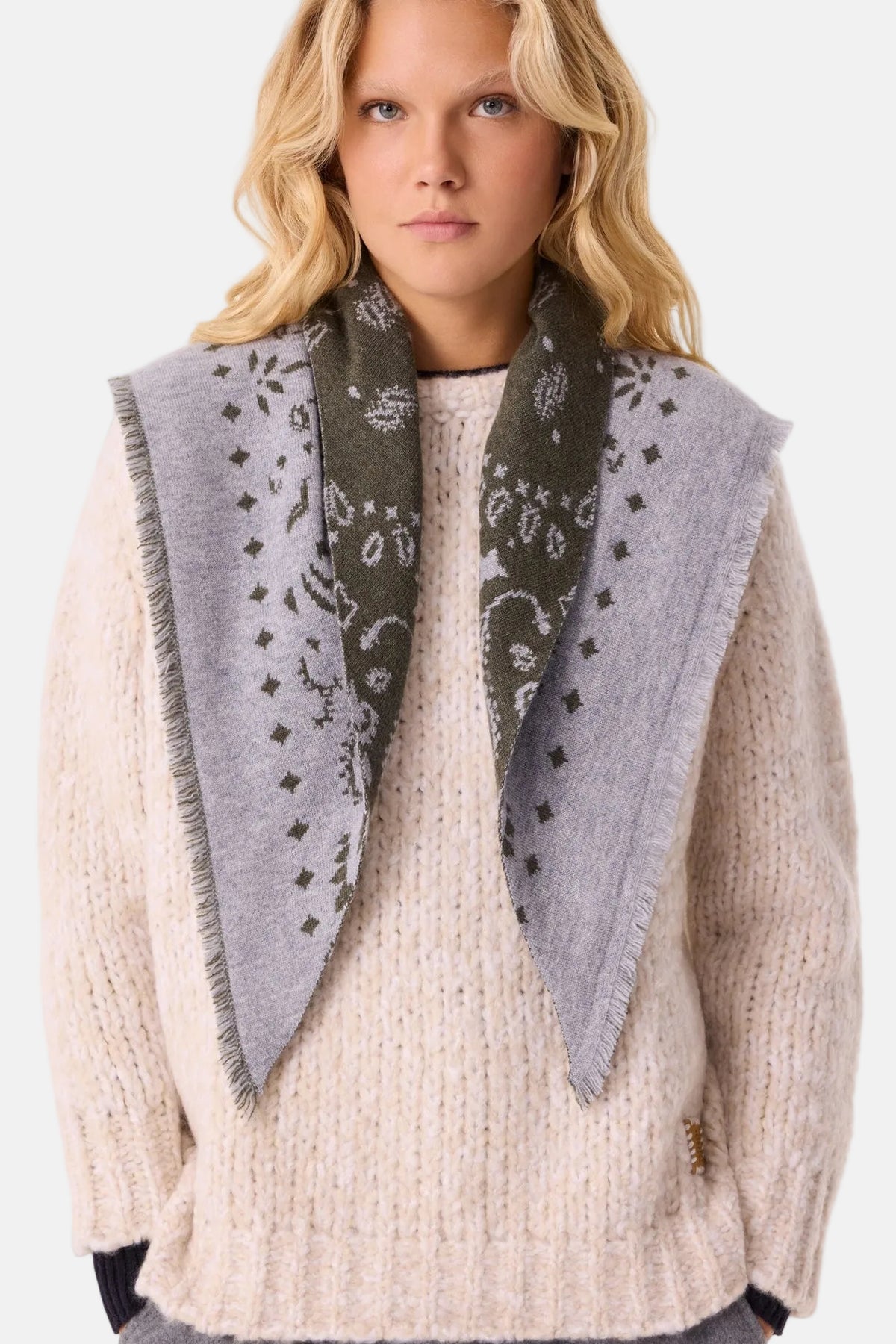 Kujten Tafi, Gris Chine, Stole