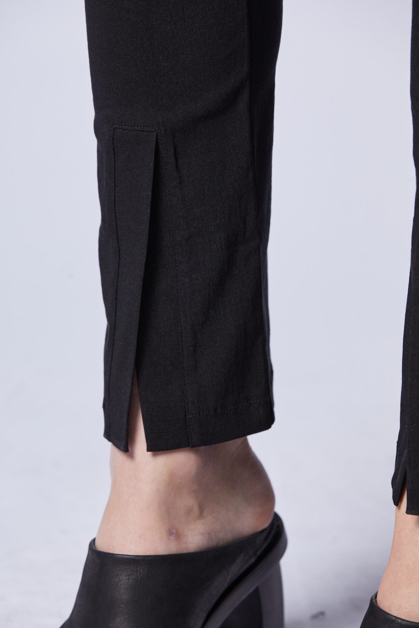 Thom/Krom W ST 374, Black, Hose