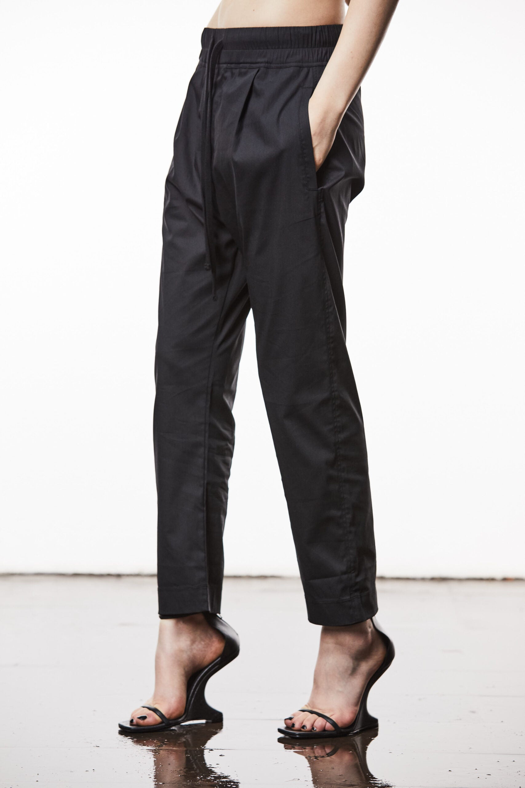 Thom/Krom W ST 405, Black, Hose