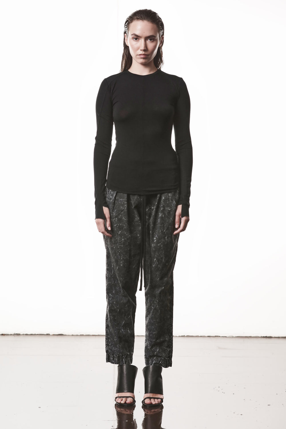 Thom/Krom W P 22, Black Marble, Hose