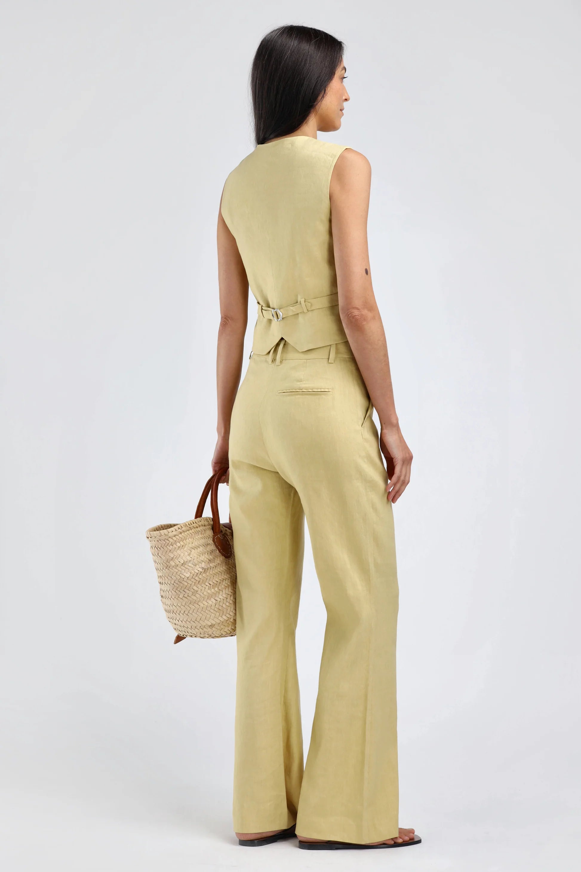 Ladneri Helena, Cocoon, Weste