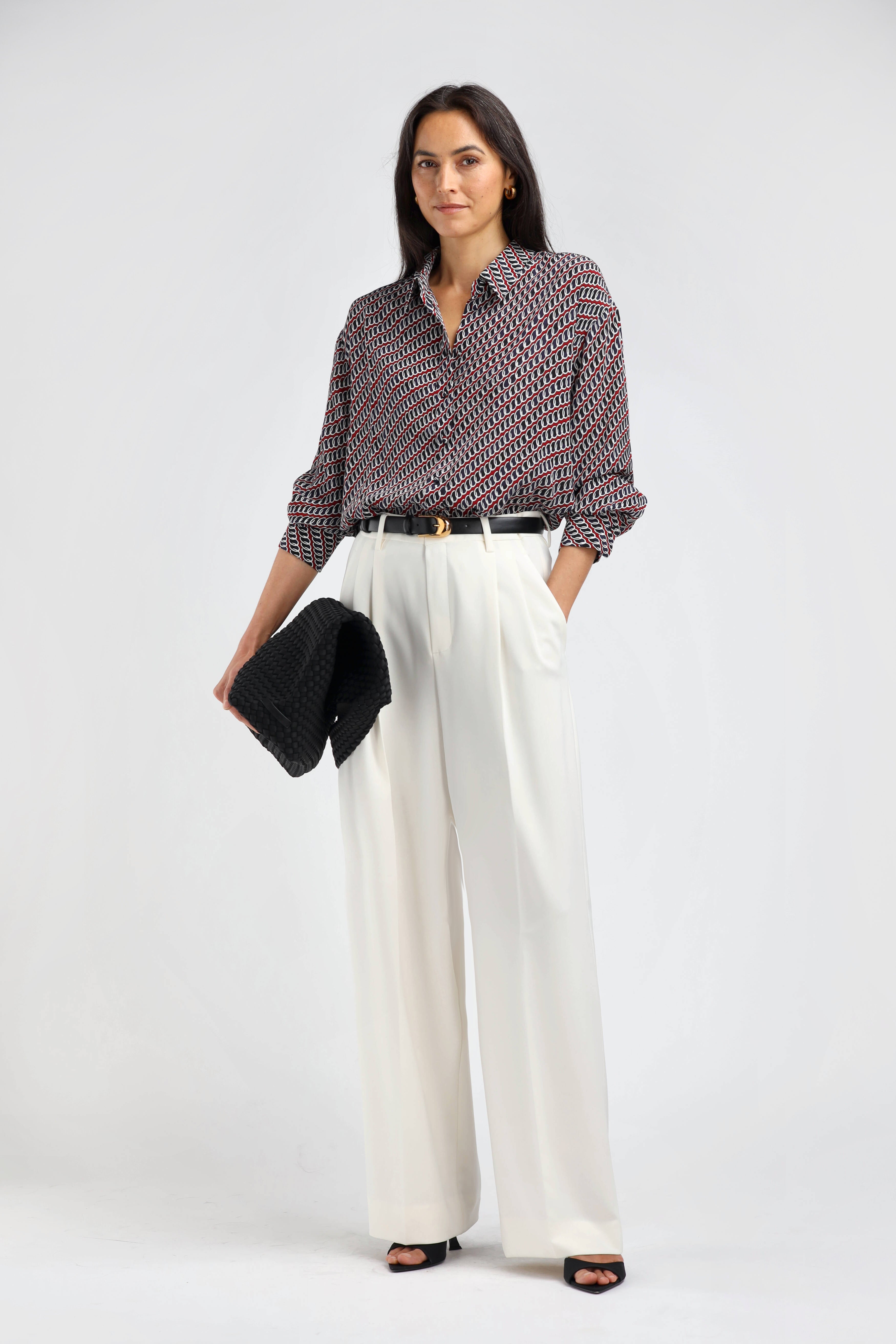 Ladneri Brix, Chain, Hemd