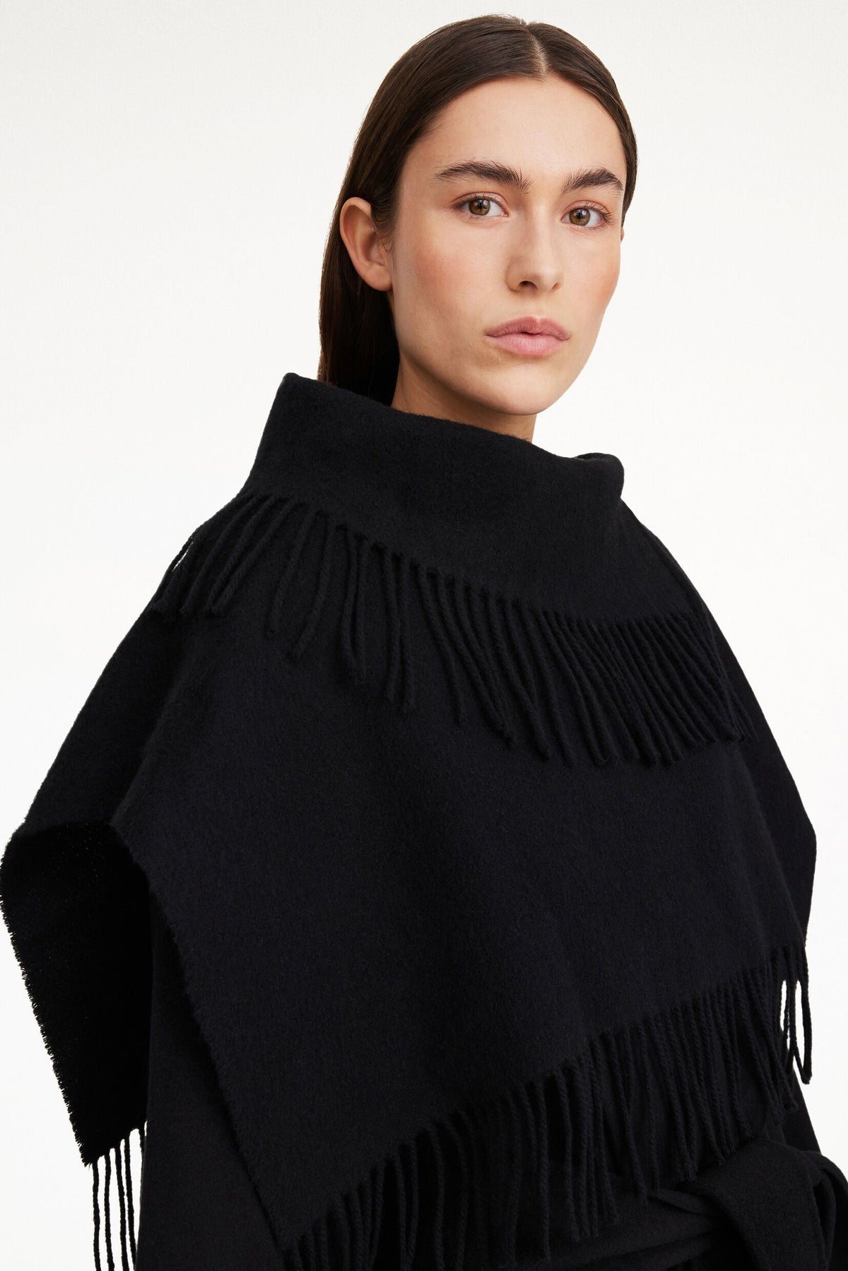 By Malene Birger Turtla Schal in Schwarz – Ansicht 2