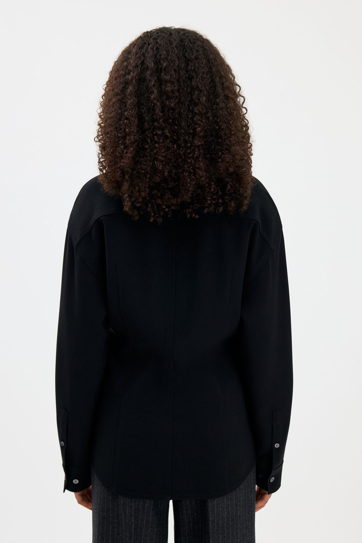 Filippa K Draped Hourglass Over Shirt in Black – Ansicht 3