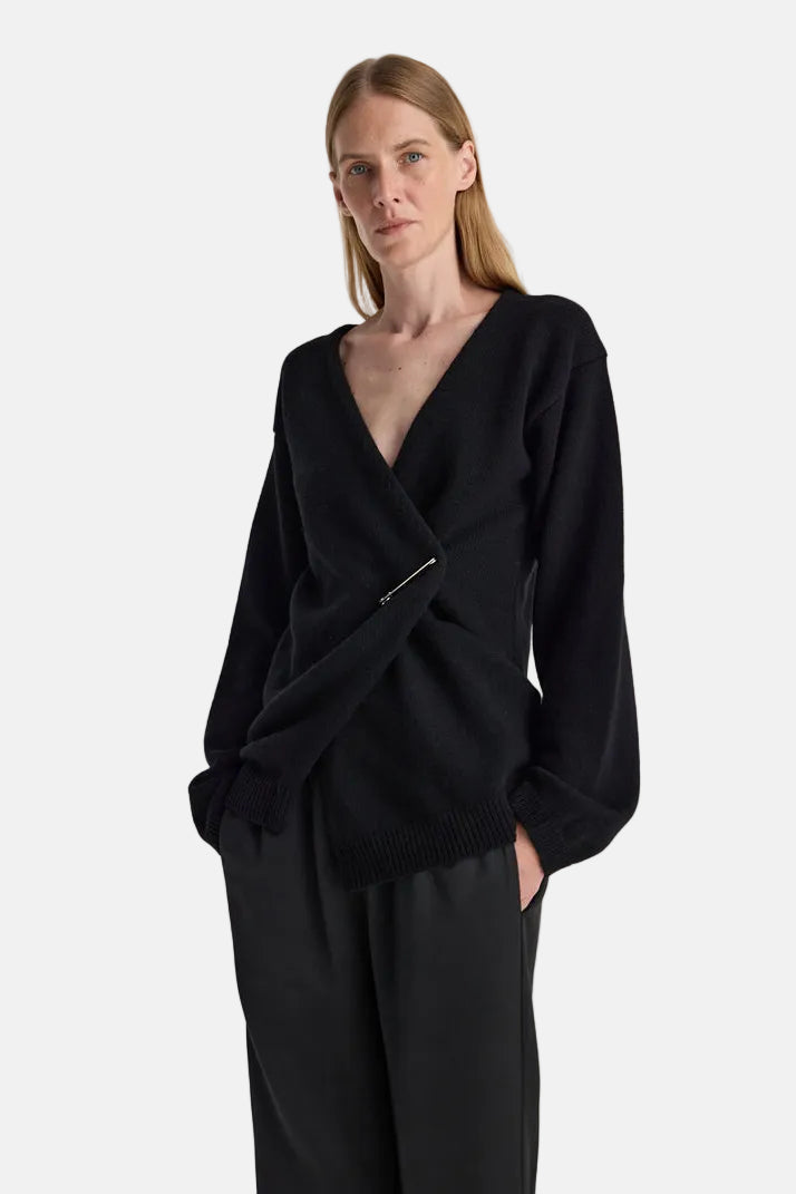 Róhe Off-Shoulder Wrap Cardigan in Black, Ansicht 5