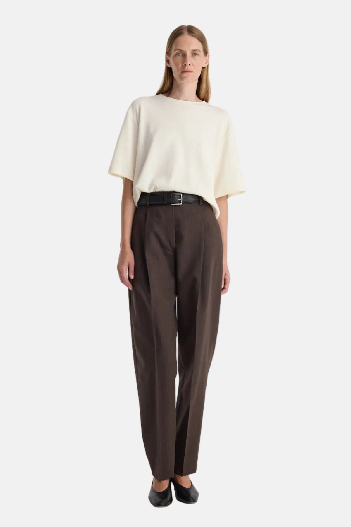 Róhe Daria Single Pleat Straight leg Hose in Dark Brown, Ansicht 2