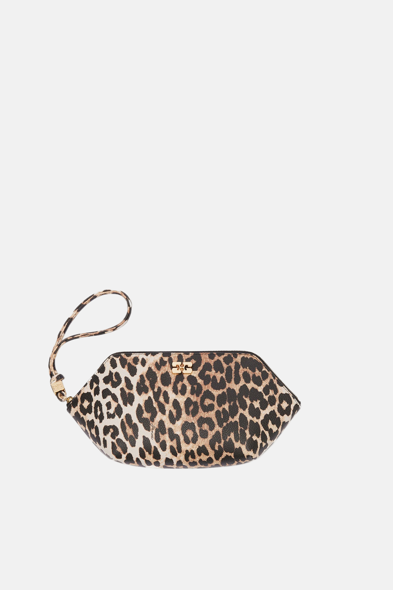 GANNI Bou Make Up Printed Grained Clutch in Almond Milk mit Leopardprint und Trageschlaufe.