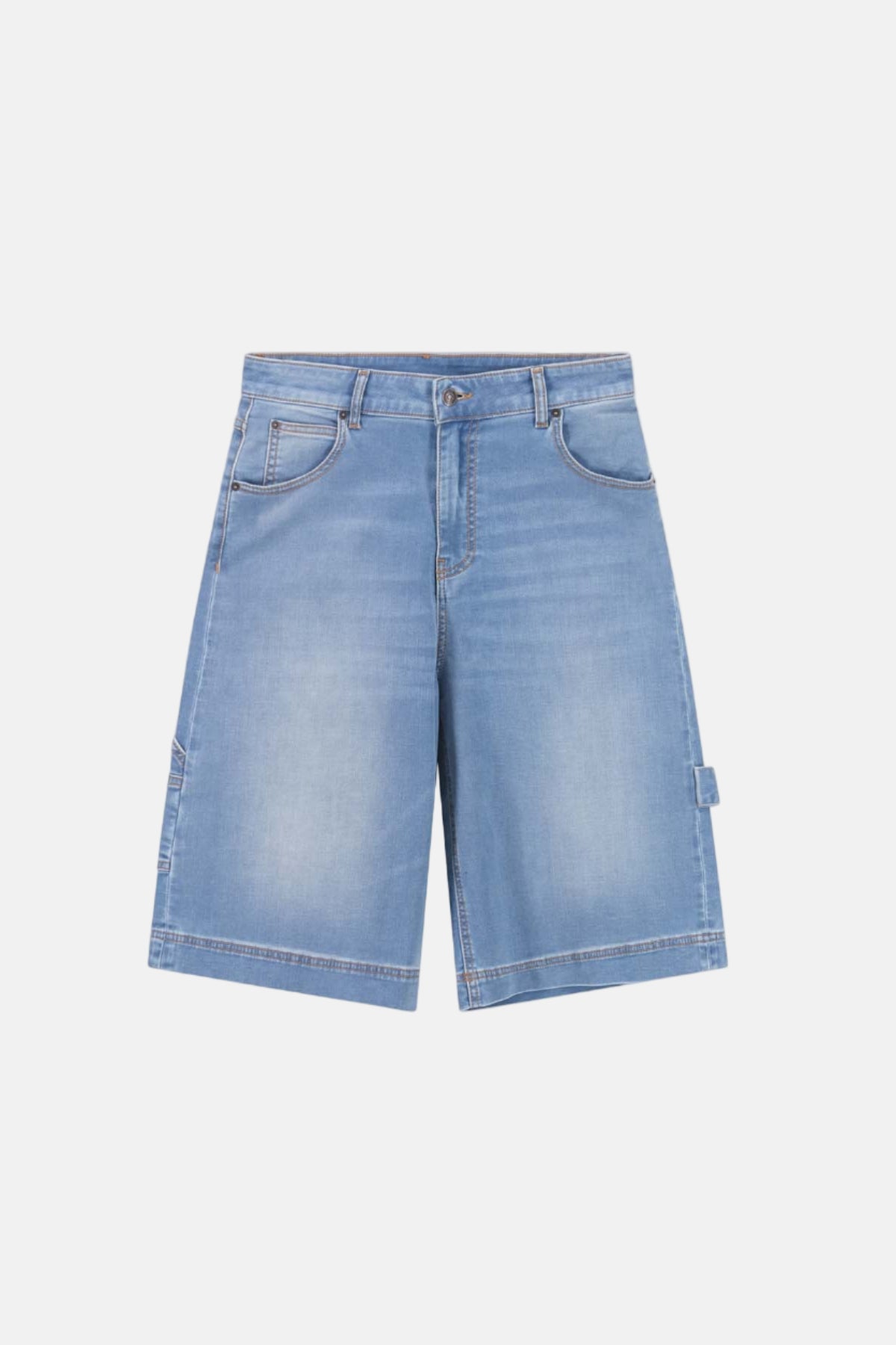 8PM Cancun Denim Shorts in hellblauem Denim, lange Bermuda-Länge mit Workwear-Details.