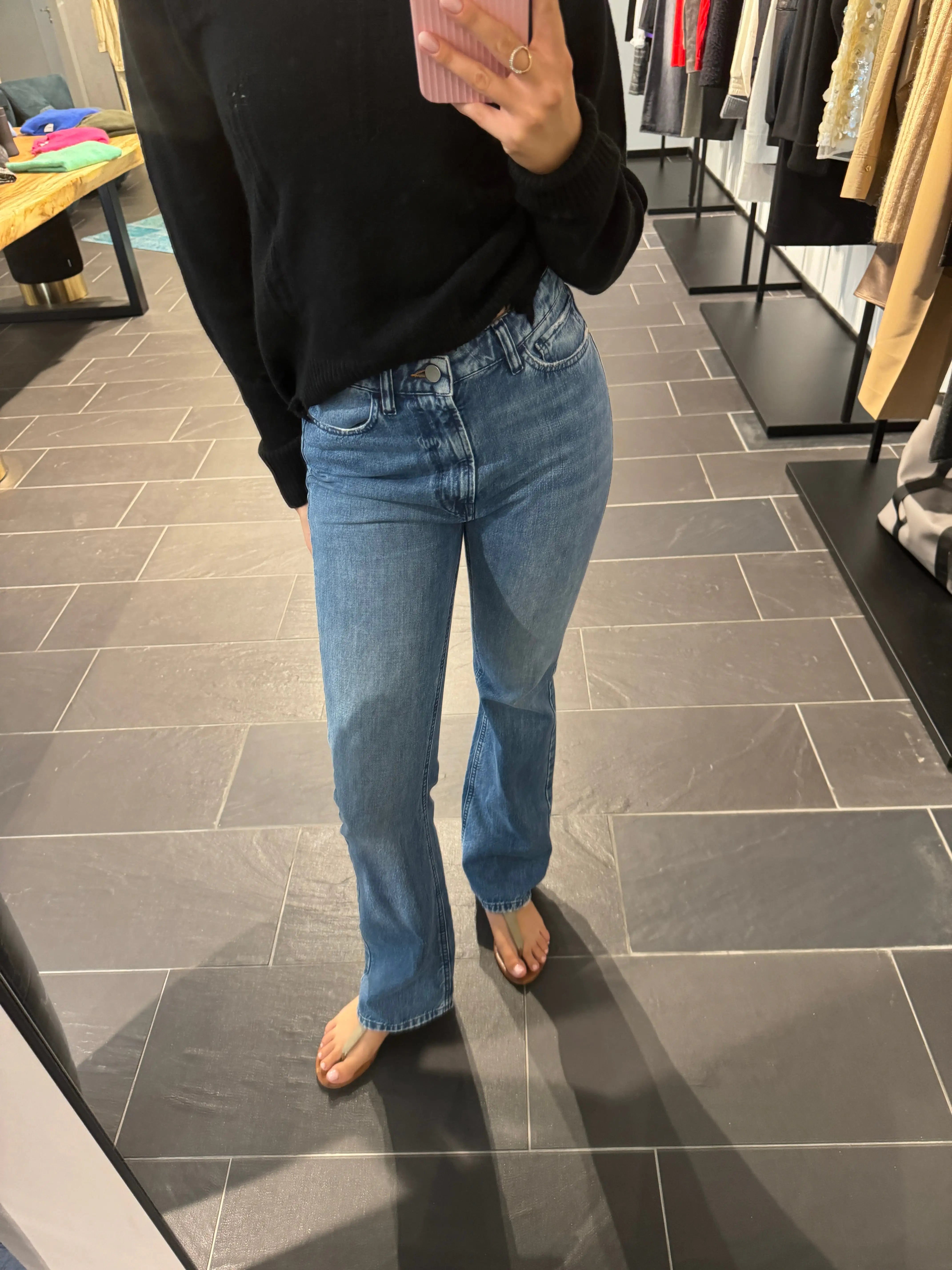 3x1 Maya Heels Foreshore Jeans in Grau – Ansicht 3