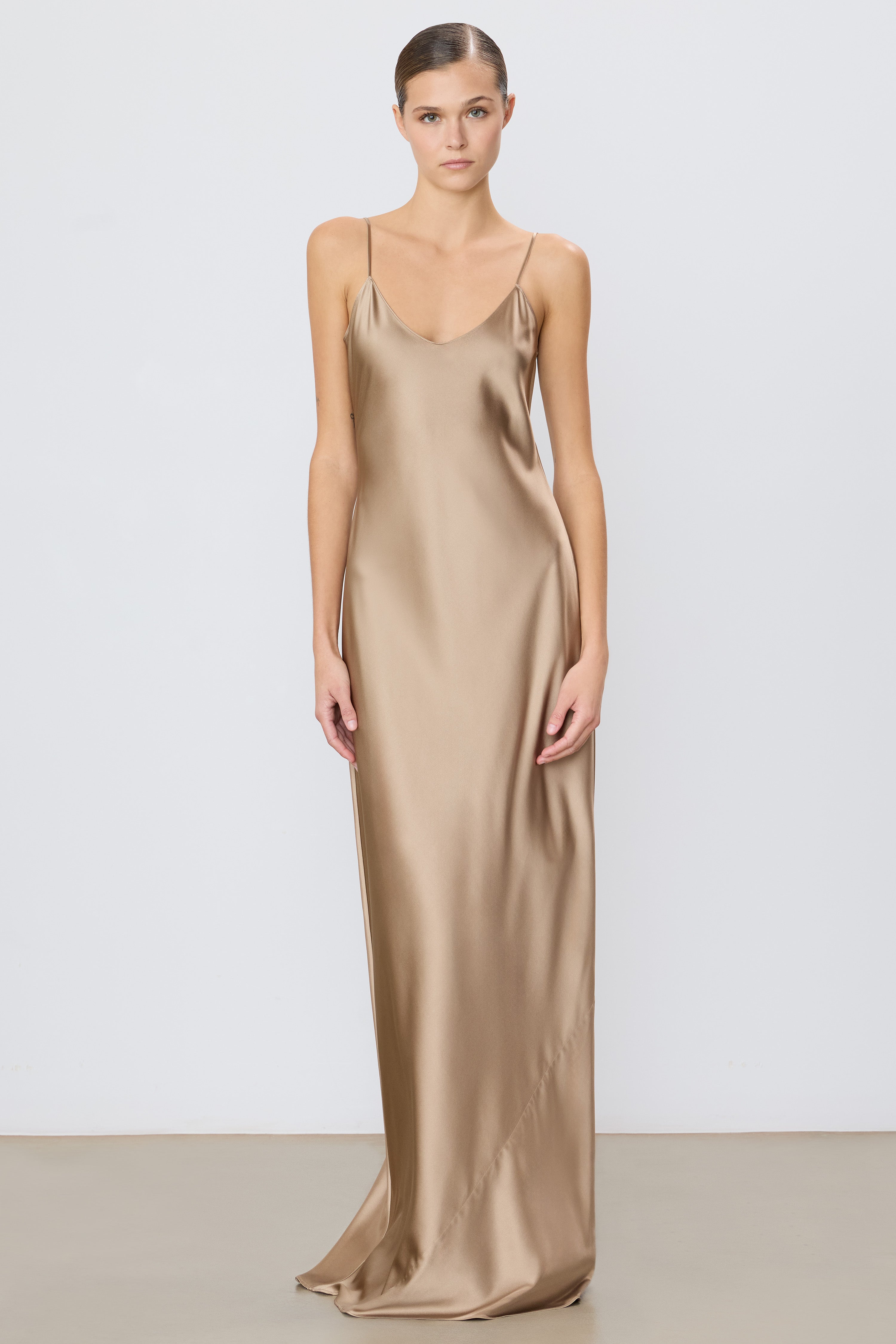 Éterne Mila, Taupe, Kleid