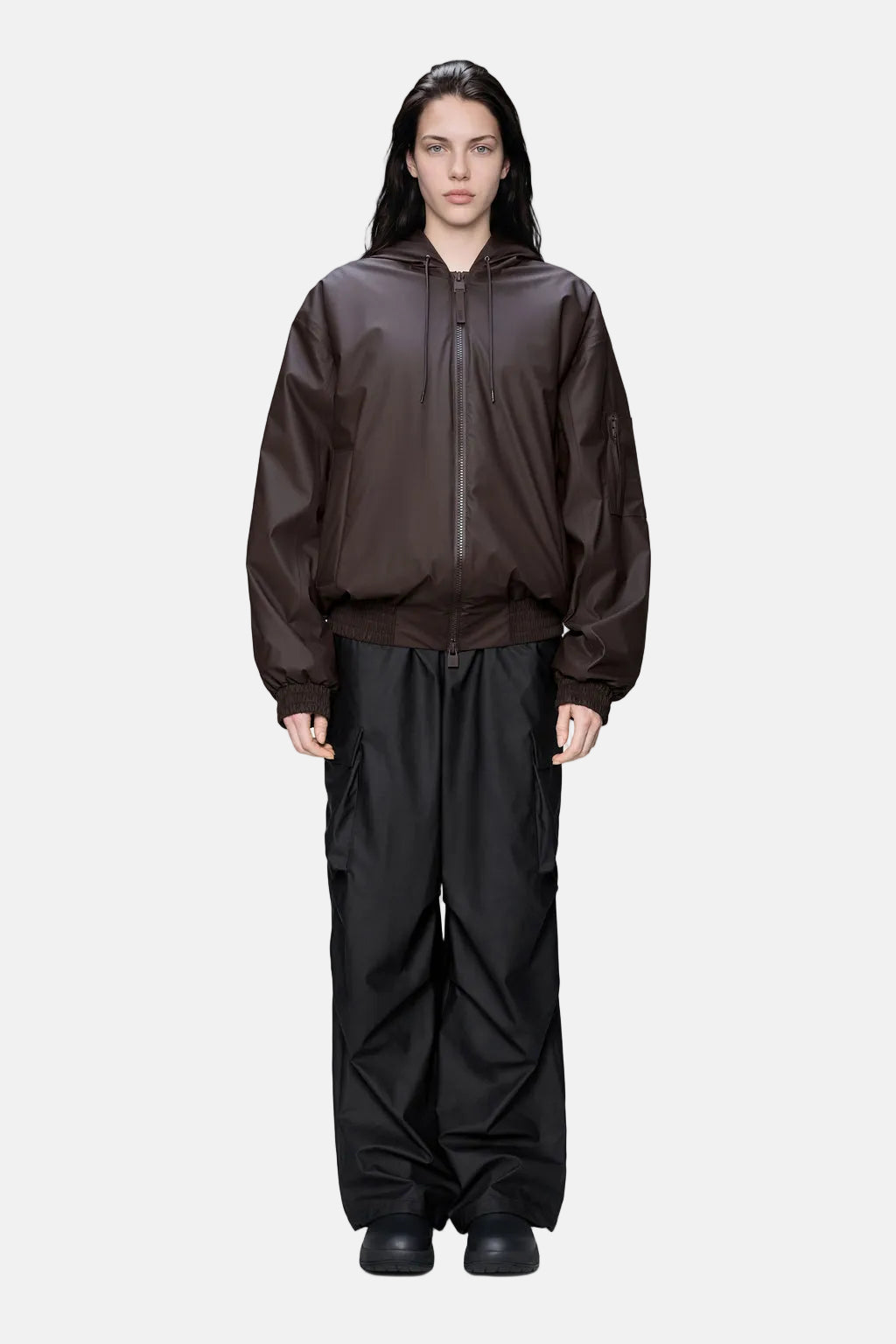 Rains Lohja Insulated Bark Bomberjacke W3T1 Jacke in Braun – Ansicht 2